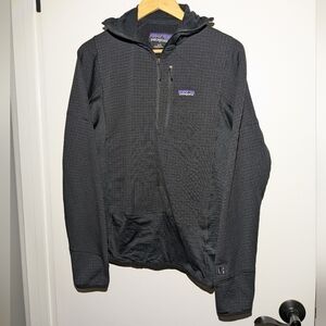 Patagonia R1 Black Hoodie; MINT conditon!